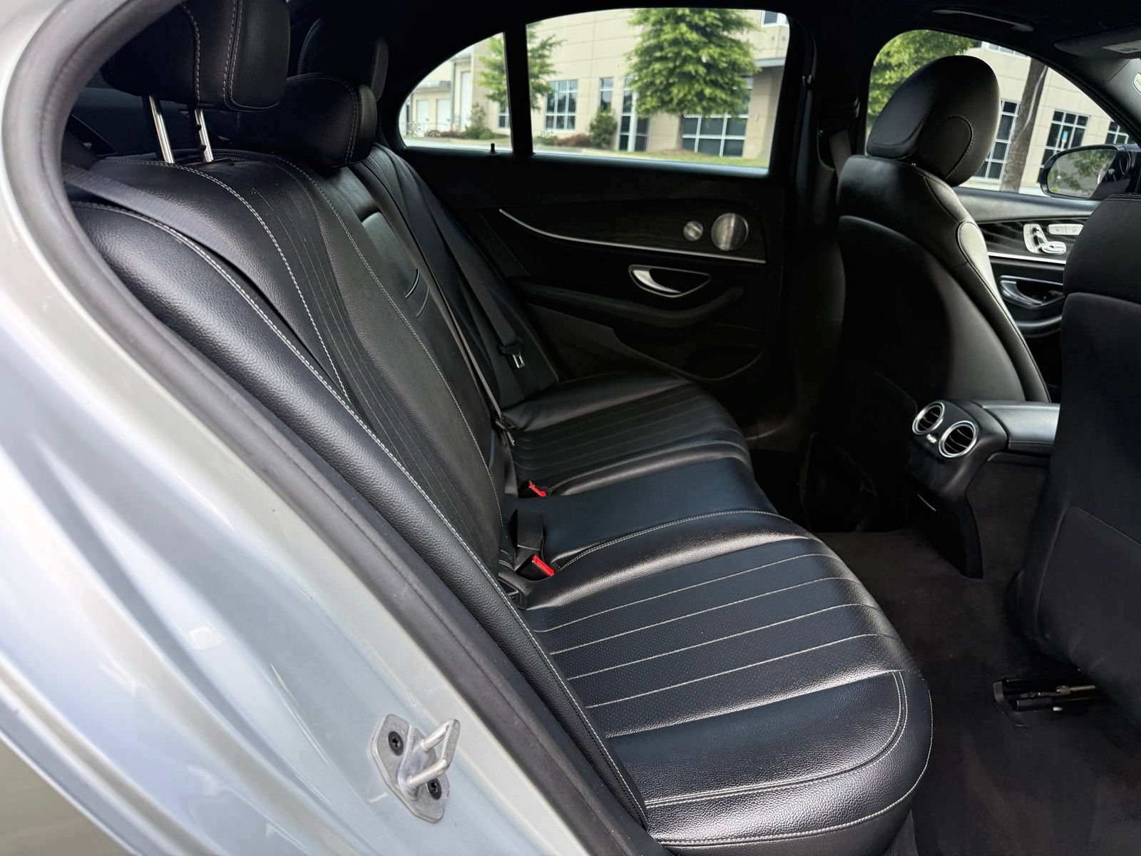 Used 2019 Mercedes-Benz E 300 4MATIC image 41
