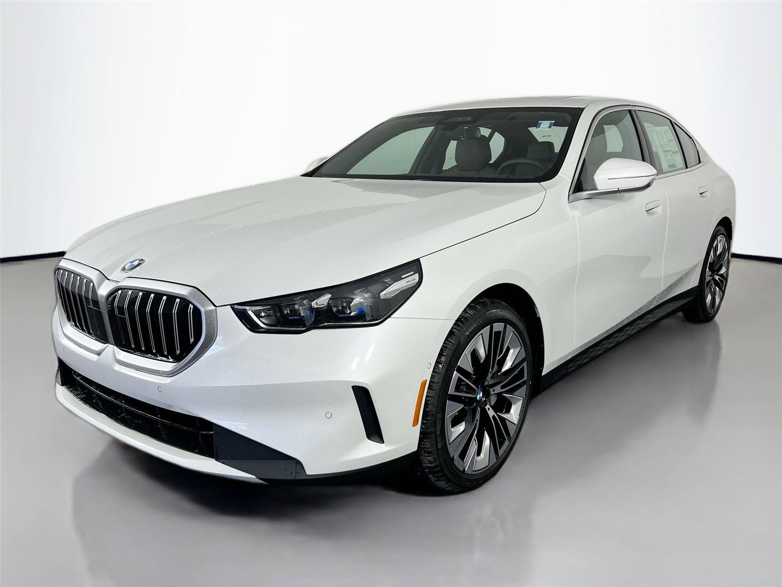 Used 2026 BMW 530i xDrive image 2