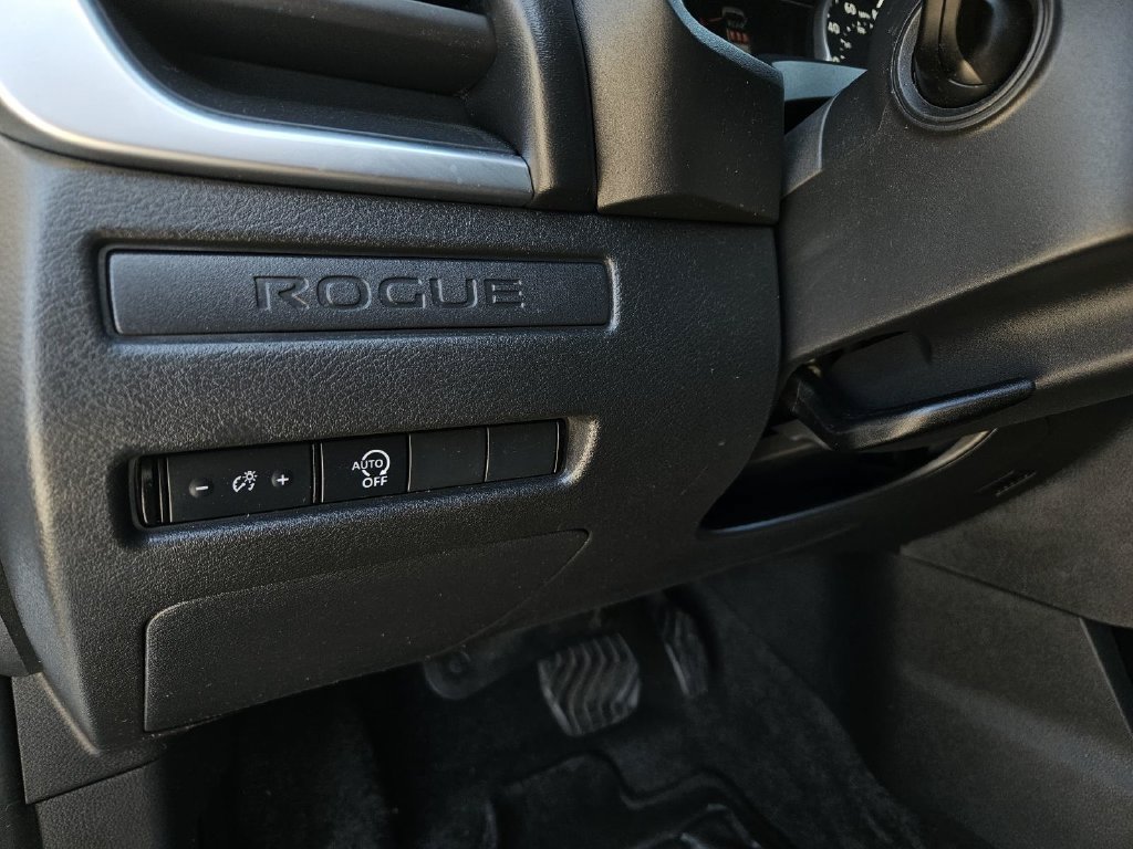 Used 2023 Nissan Rogue S FWD image 17