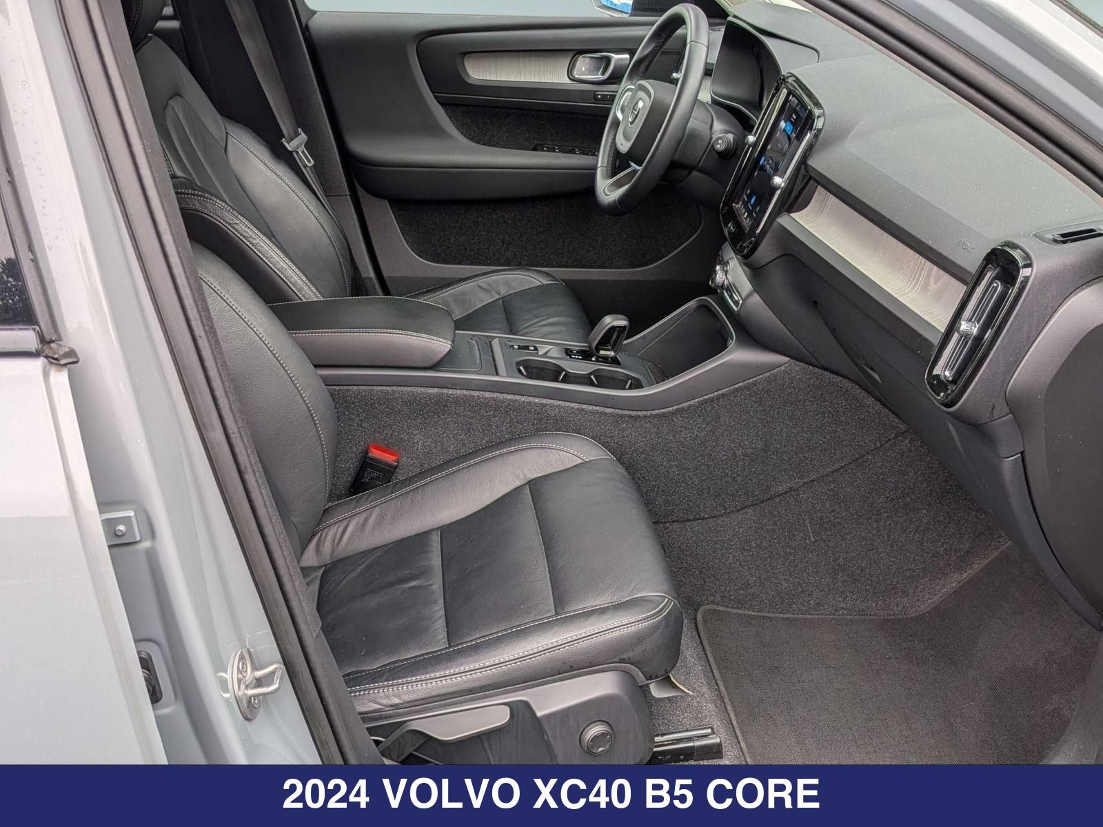 Used 2024 Volvo XC40 B5 Core AWD/4WD image 29