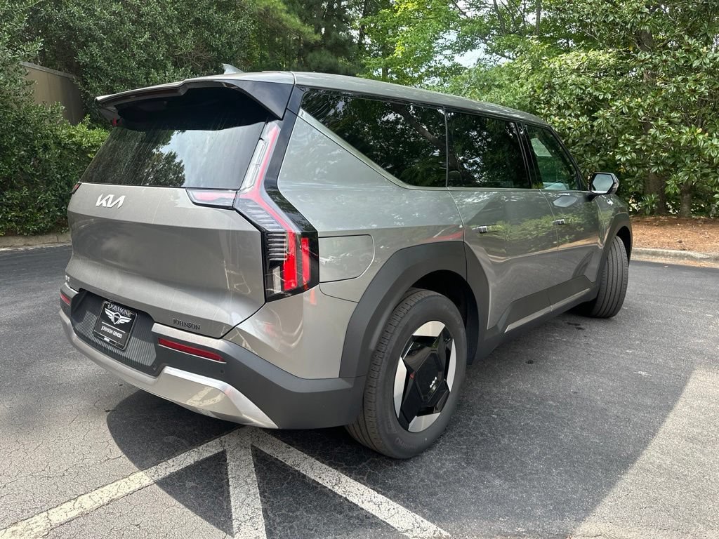 Used 2024 Kia EV9 Light Long Range RWD image 4
