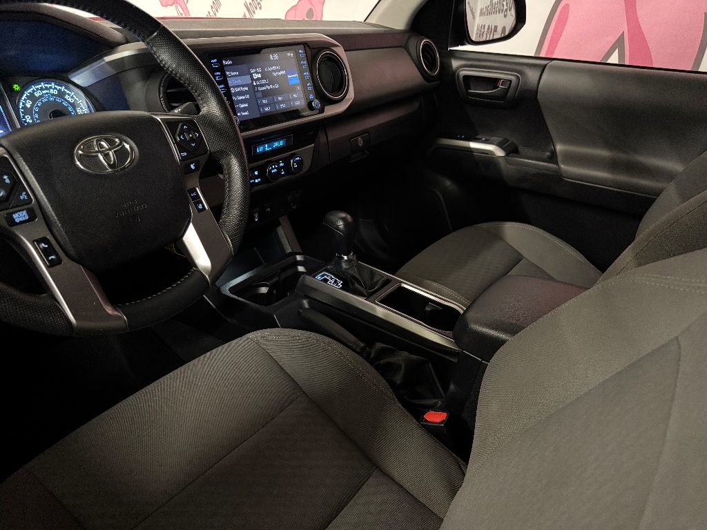 Used 2022 Toyota Tacoma SR5 w/ Technology Package image 17