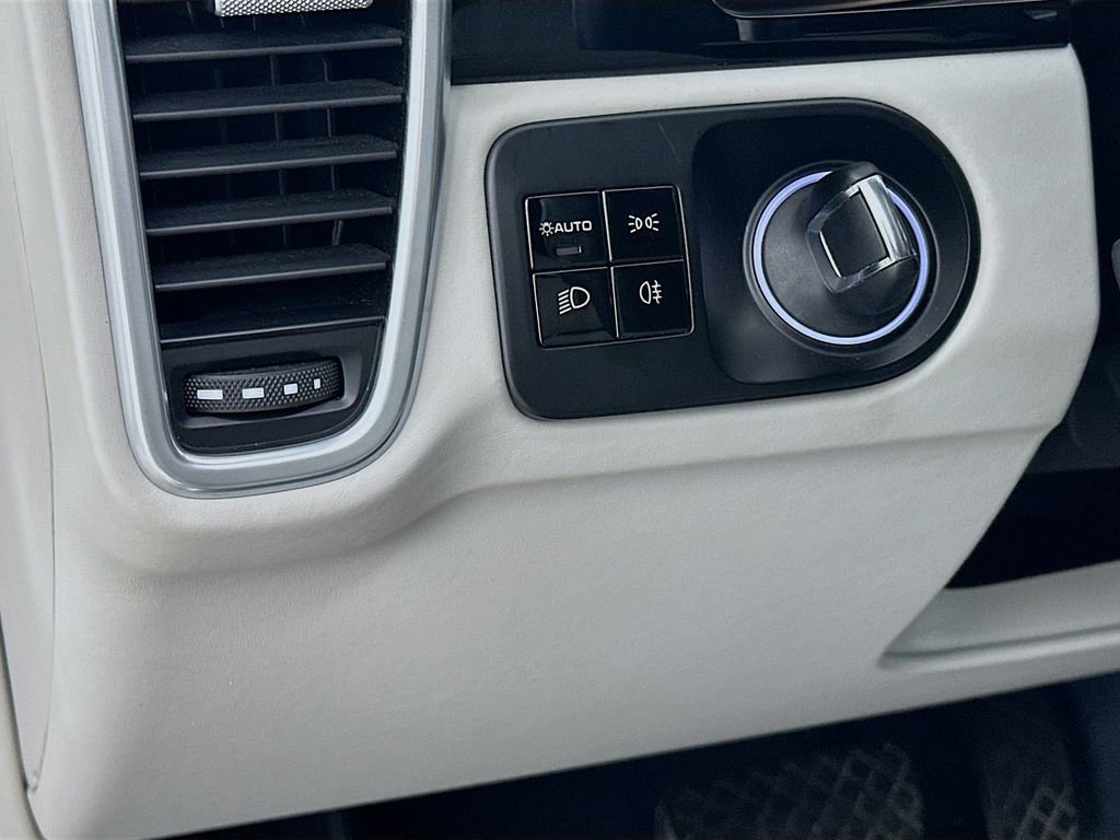 Certified 2019 Porsche Cayenne AWD/4WD image 11