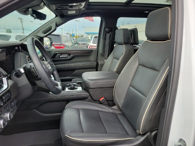 Used 2025 GMC Yukon XL Elevation w/ Elevation Premium Package AWD/4WD image 25