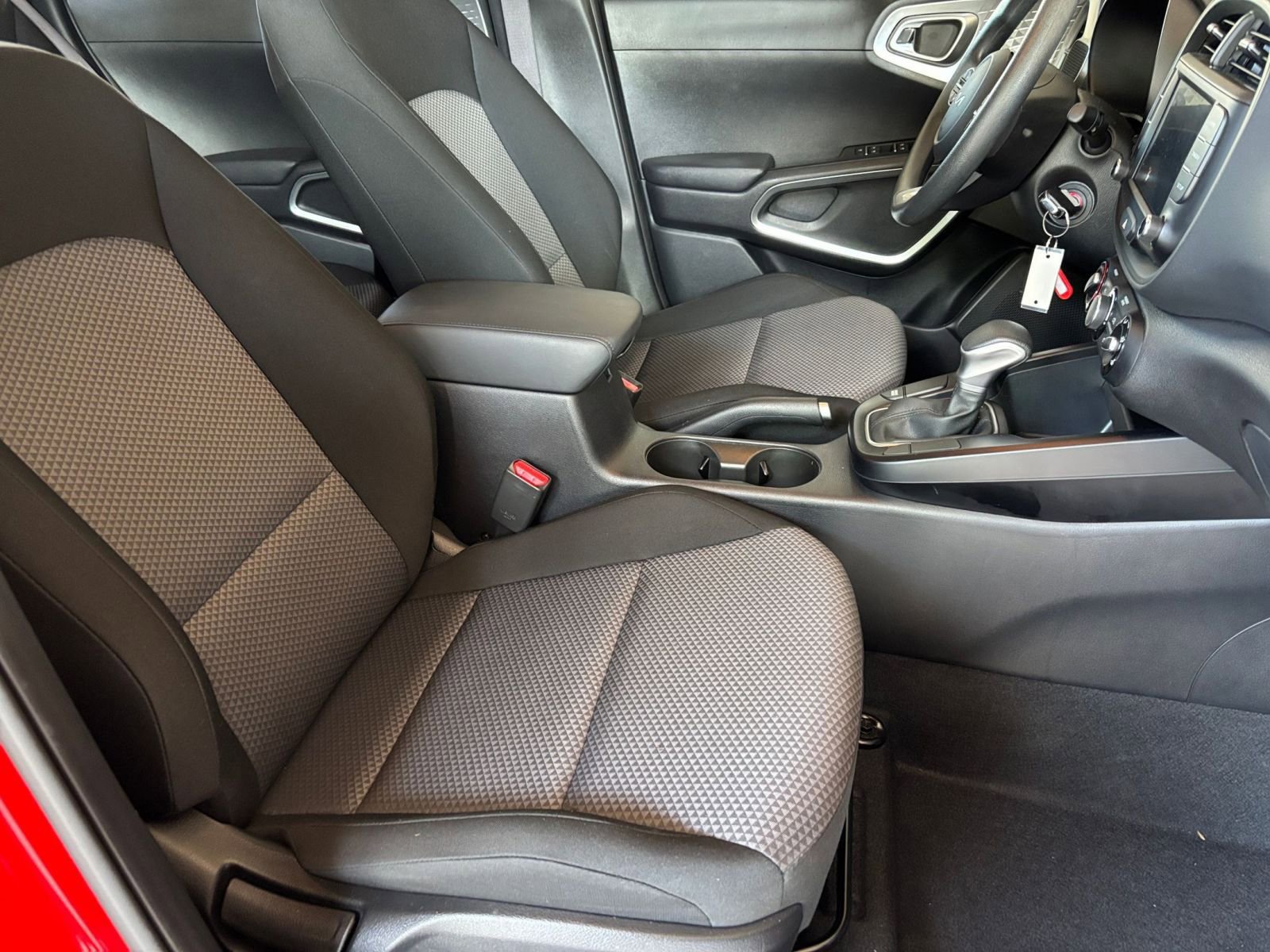 Used 2025 Kia Soul LX w/ LX Technology Package FWD image 34