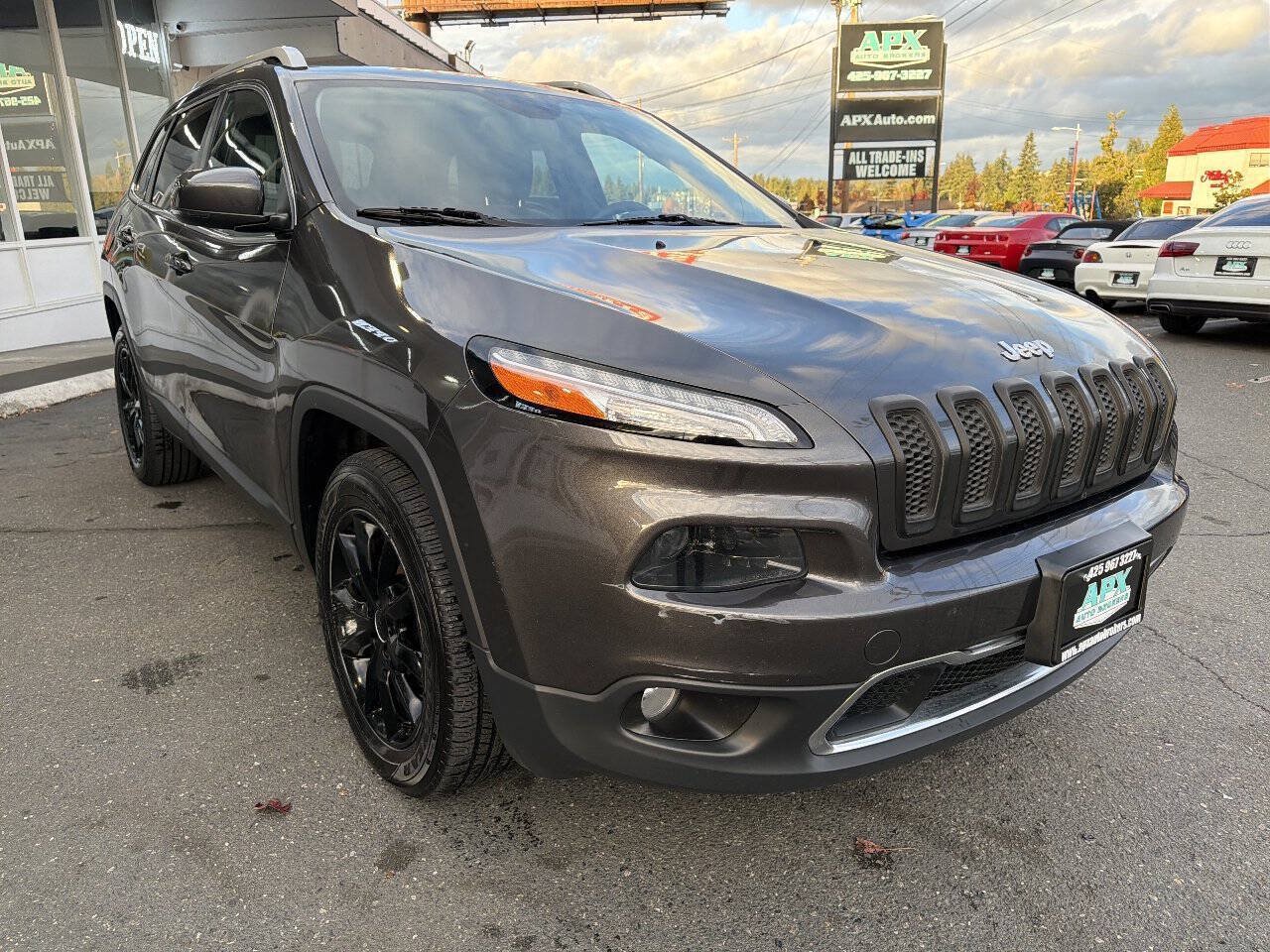 Used 2015 Jeep Cherokee Limited w/ Trailer Tow Group AWD/4WD image 12