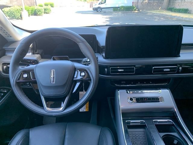 New 2026 Lincoln Aviator AWD image 19