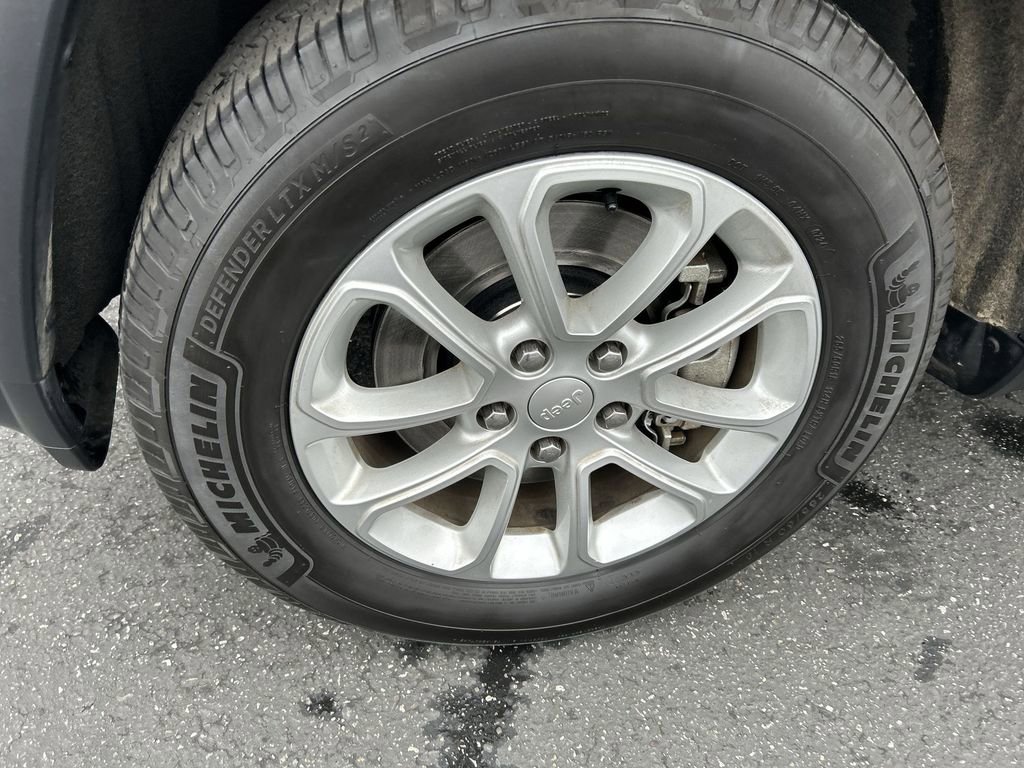 Used 2021 Jeep Grand Cherokee Laredo X image 10