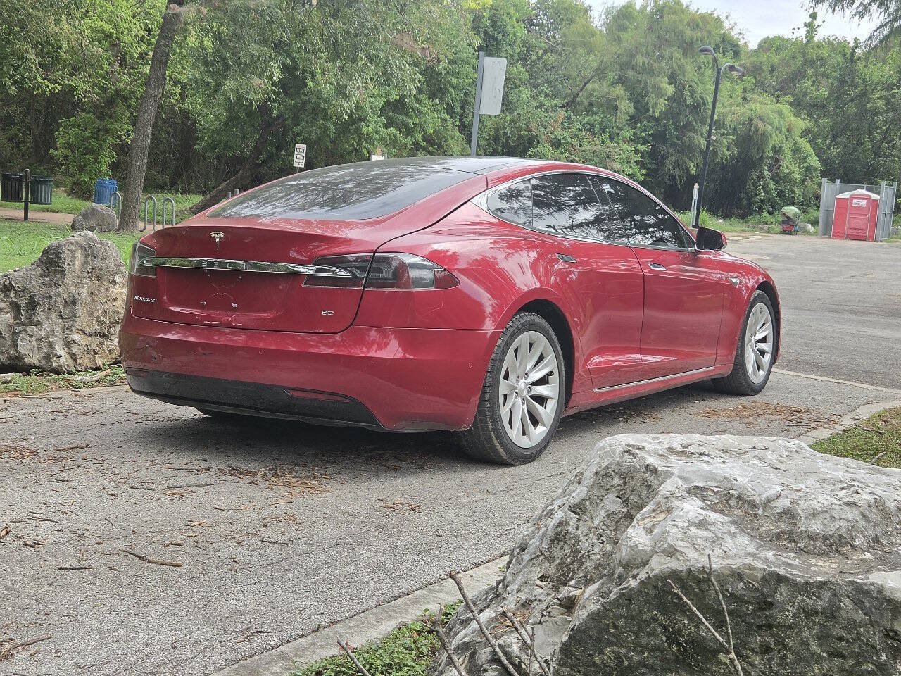 Used 2016 Tesla Model S 60 RWD image 4