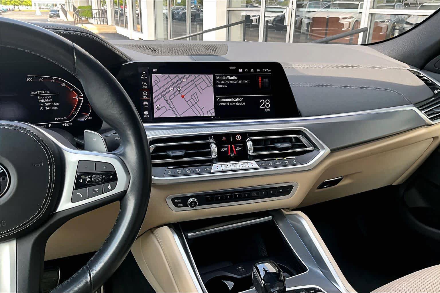 Used 2022 BMW X6 xDrive40i w/ M Sport Package AWD/4WD image 6