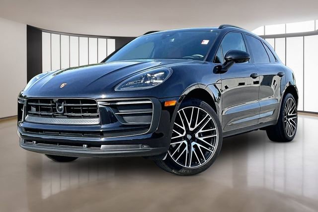 Used 2025 Porsche Macan AWD/4WD image 1