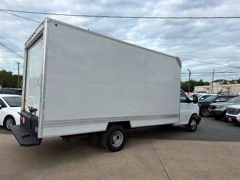 Used 2018 Chevrolet Express 3500 Extended w/ Driver Convenience Package RWD image 4