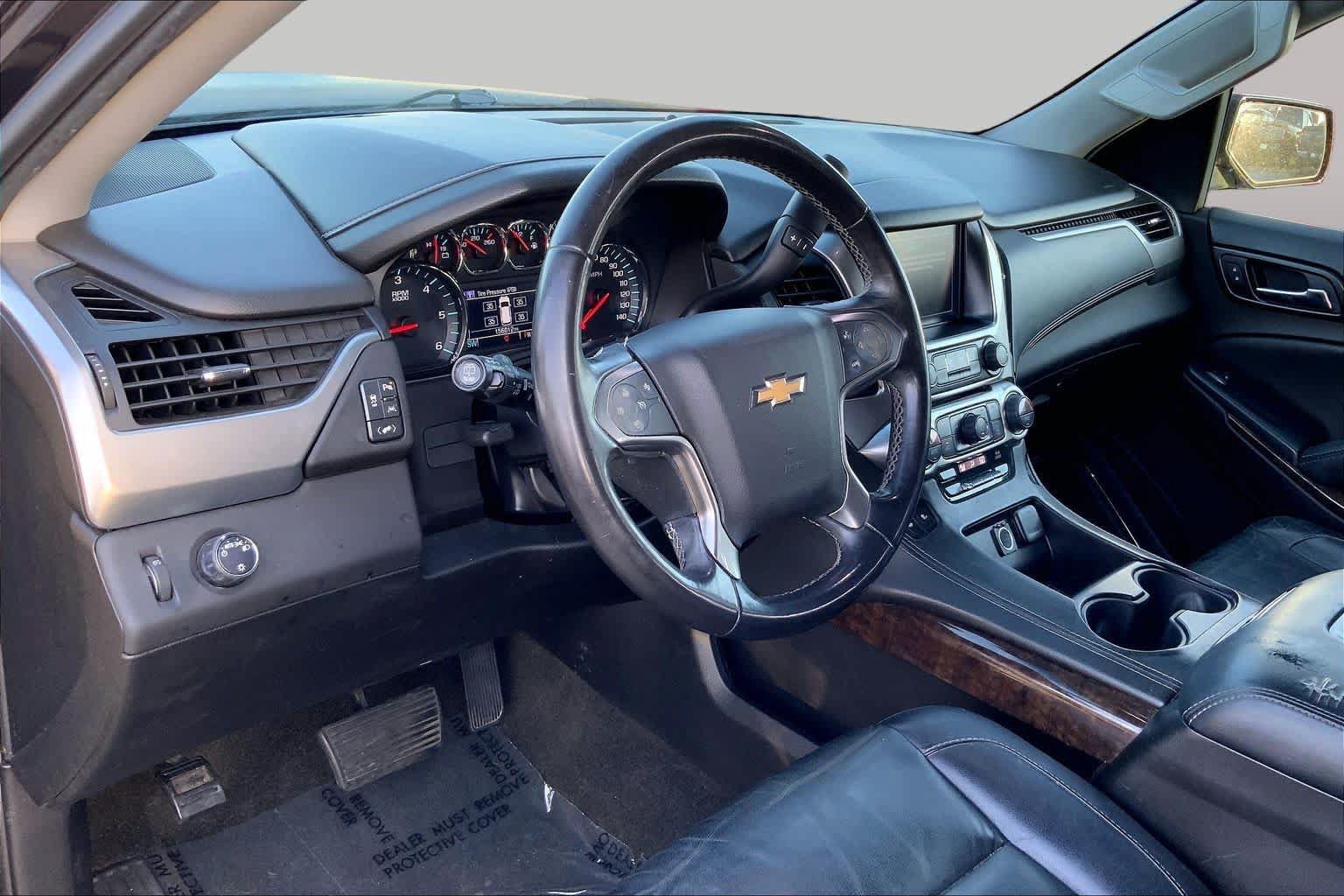Used 2017 Chevrolet Suburban LT RWD image 17