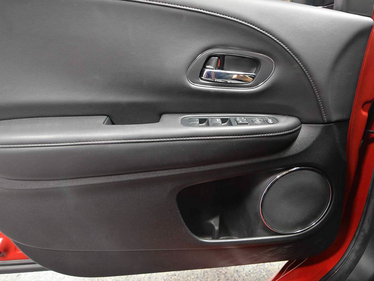 Used 2019 Honda HR-V Touring image 6