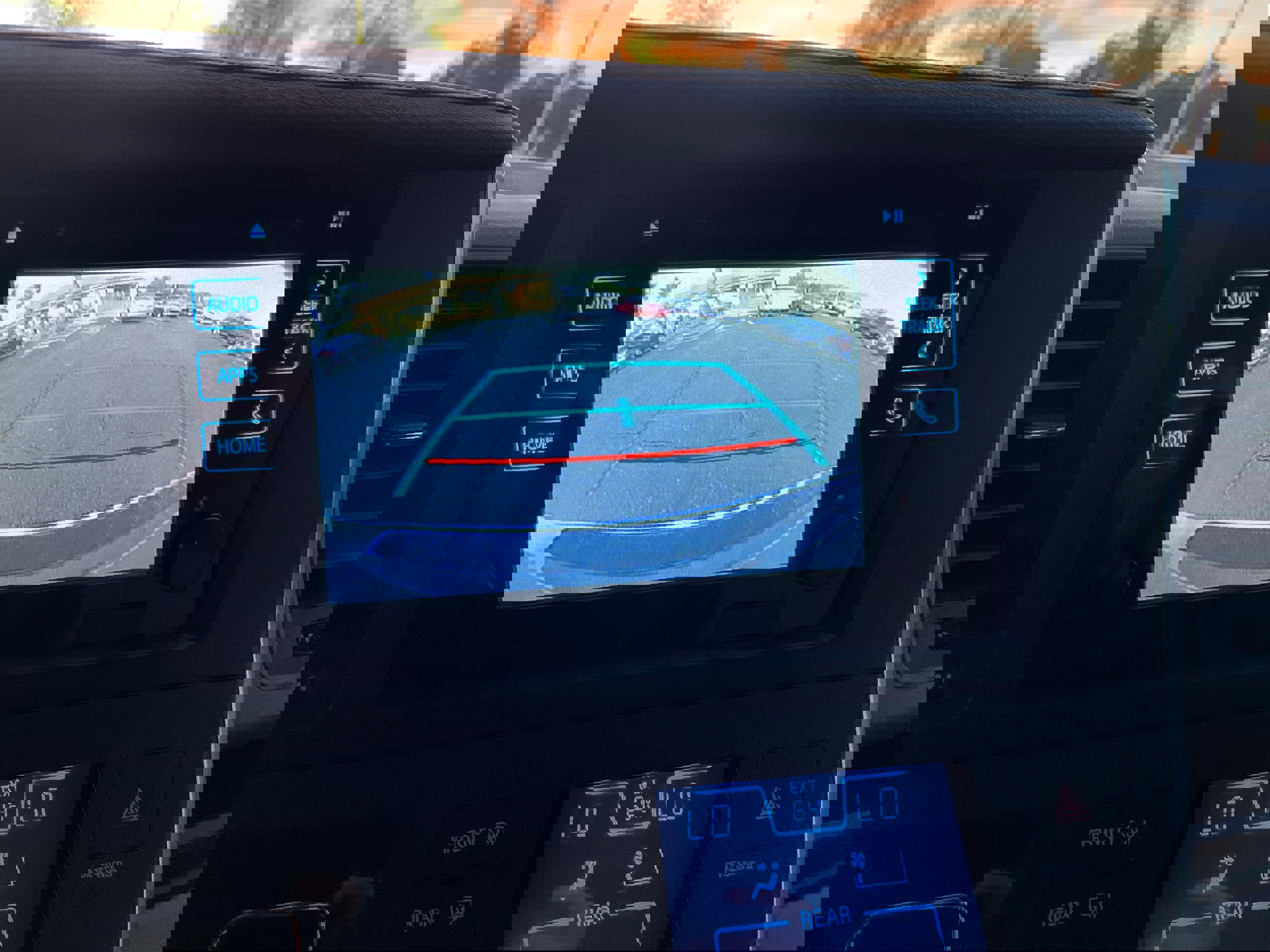 Used 2017 Toyota Sienna XLE image 19