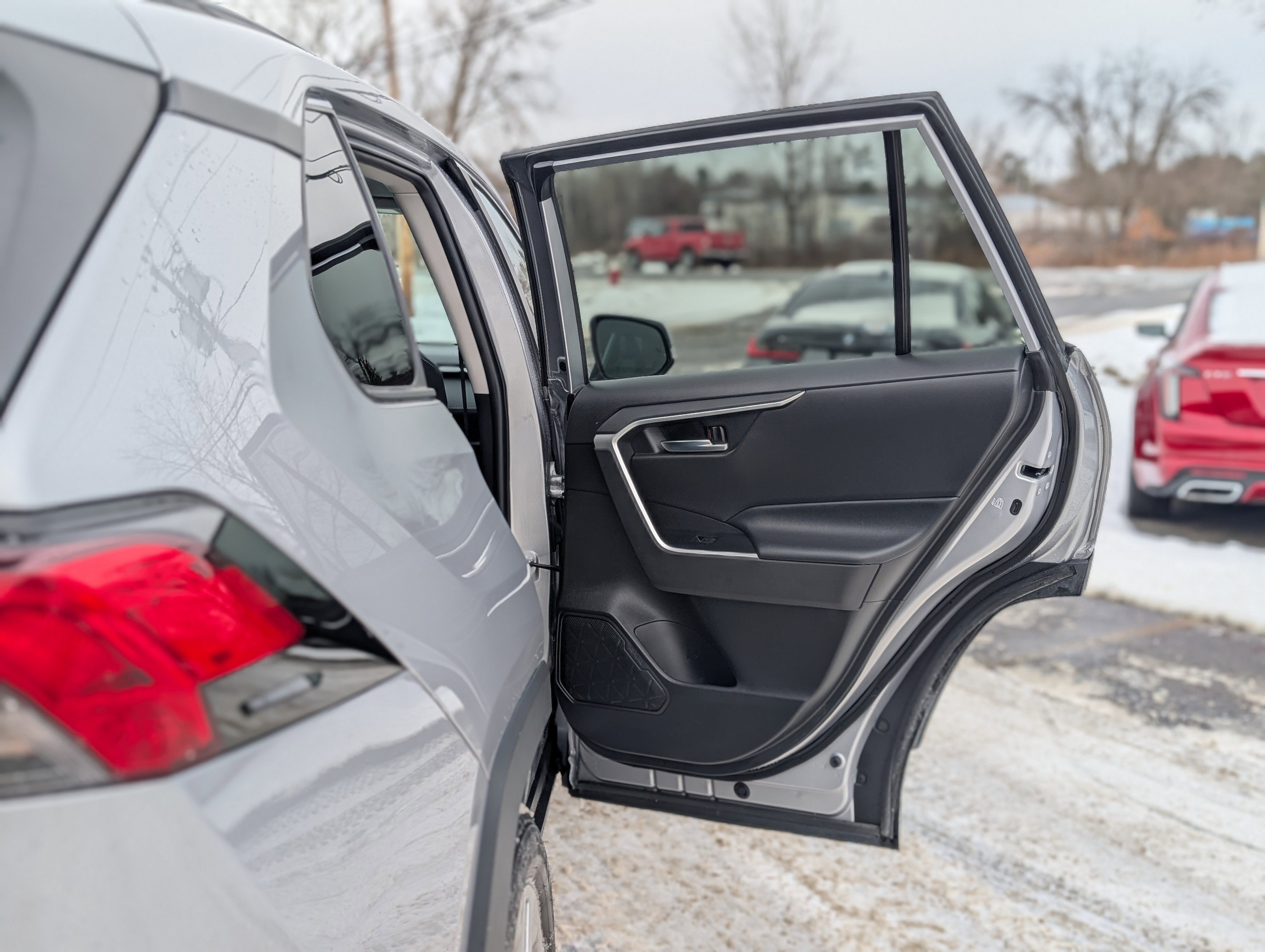 Used 2022 Toyota RAV4 XLE Premium image 40