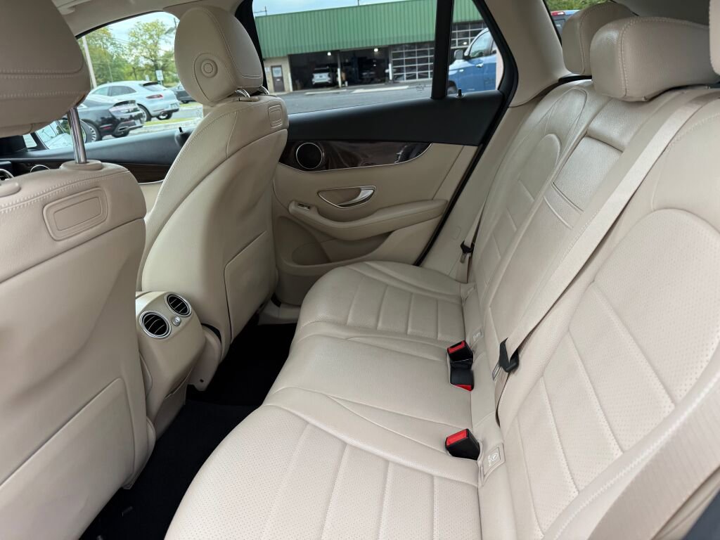 Used 2019 Mercedes-Benz GLC 300 4MATIC image 23