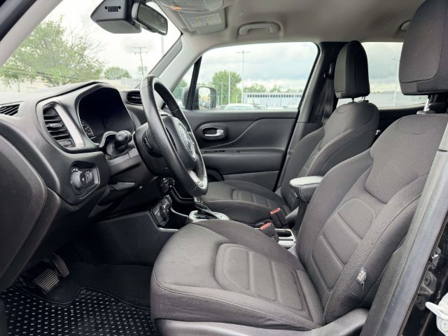 Used 2022 Jeep Renegade Latitude w/ Convenience Group AWD/4WD image 16