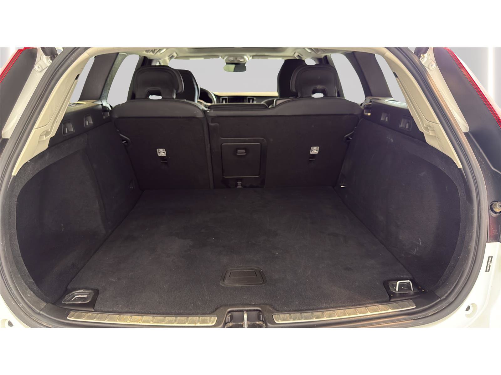 Used 2025 Volvo V60 B5 Cross Country Plus AWD/4WD image 9