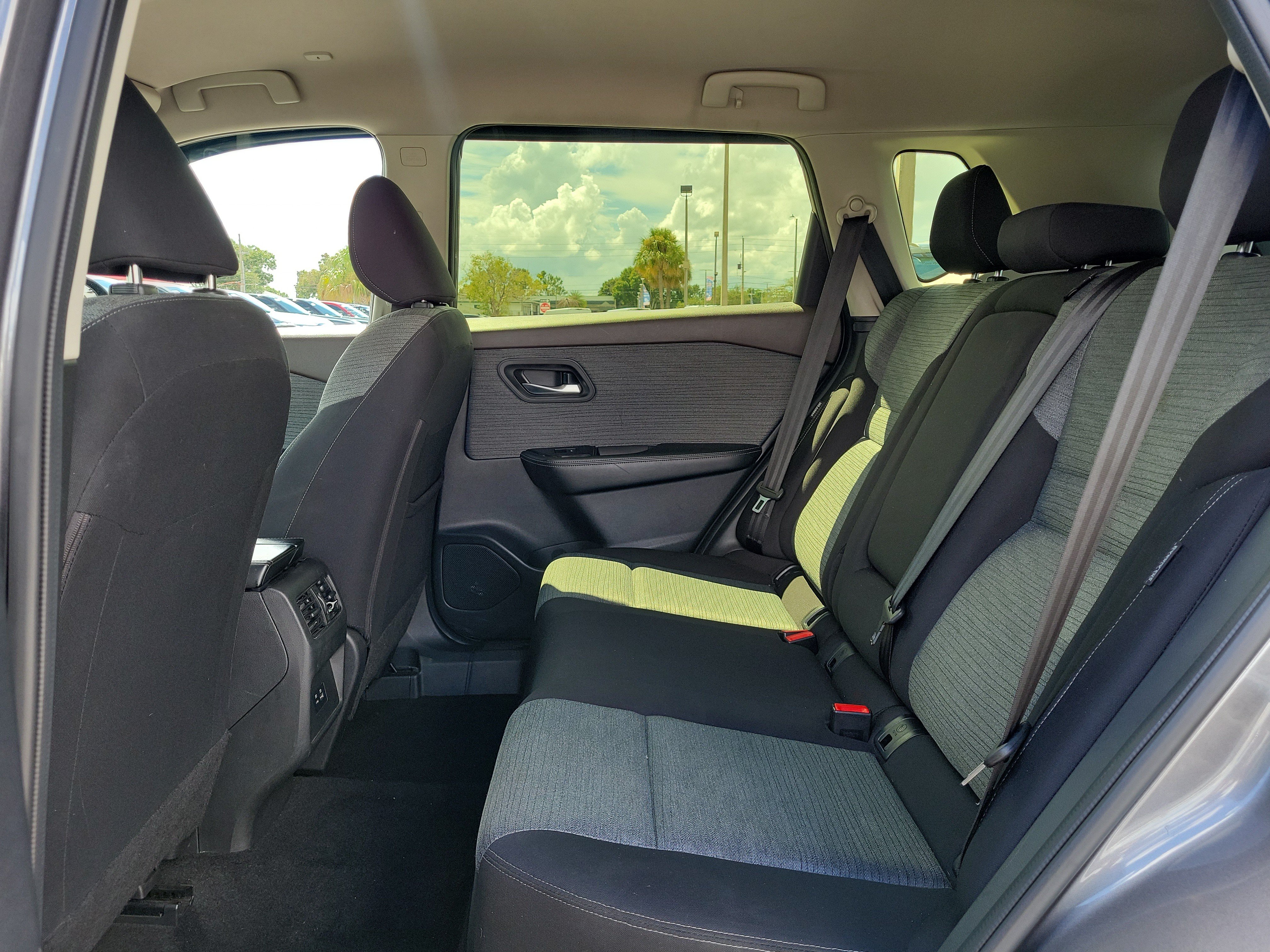 Used 2023 Nissan Rogue SV FWD image 17