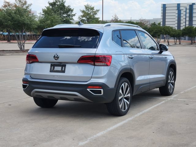 Used 2024 Volkswagen Taos SE w/ MDO Package FWD image 5