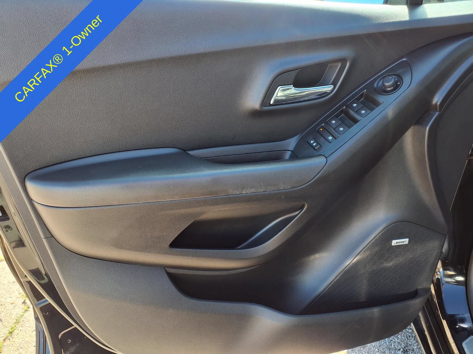 Used 2018 Chevrolet Trax Premier w/ Midnight Edition AWD/4WD image 16