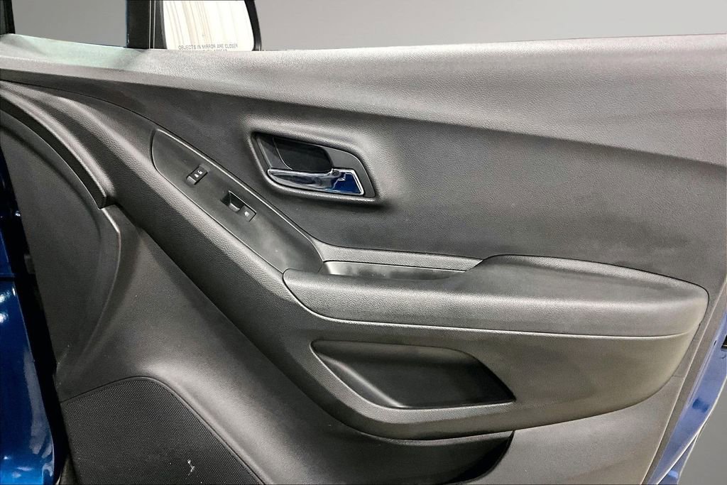 Used 2019 Chevrolet Trax LT w/ Driver Confidence Package image 28