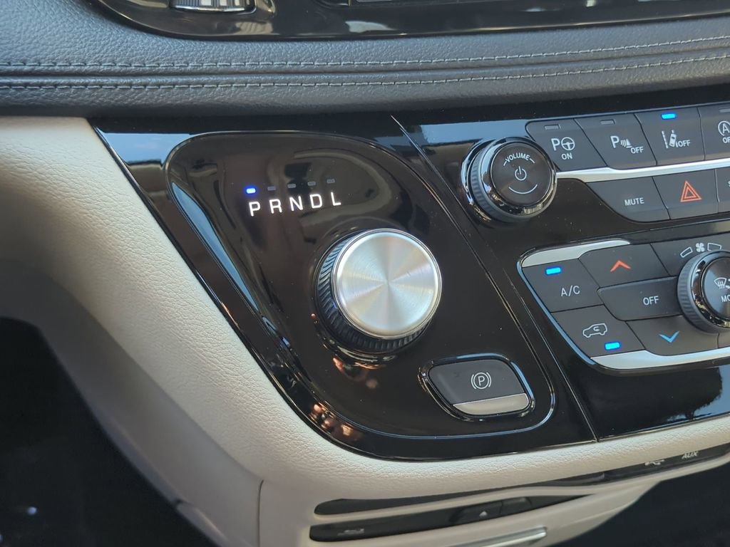 Certified 2019 Chrysler Pacifica Limited w/ Tire & Wheel Group image 20