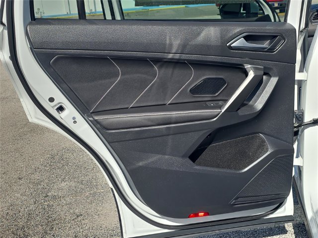Used 2024 Volkswagen Tiguan SE FWD image 10