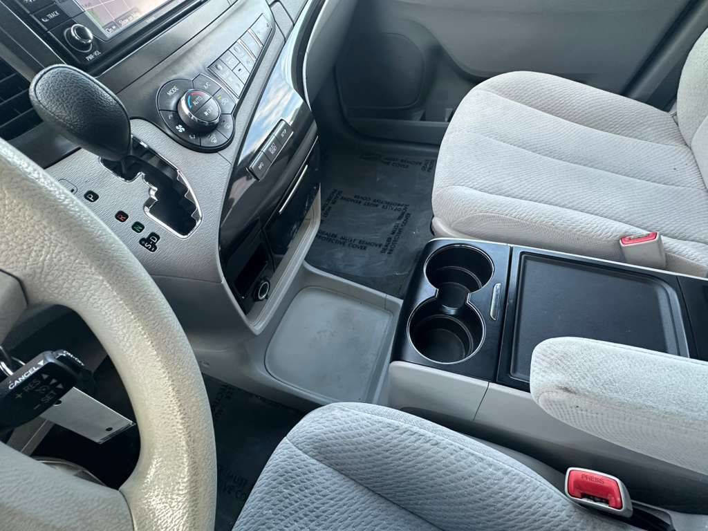 Used 2014 Toyota Sienna LE FWD image 18