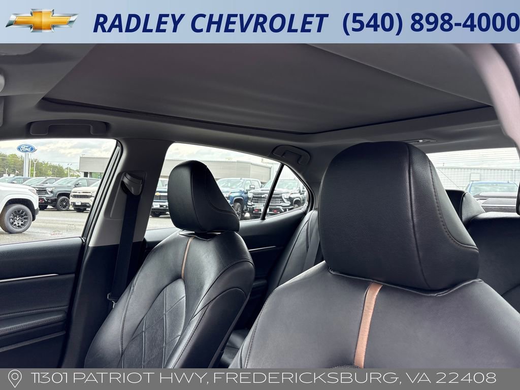 Used 2018 Toyota Camry XLE w/ Driver Assist Package FWD image 2