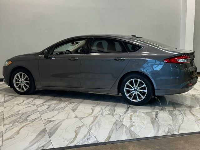 Used 2017 Ford Fusion SE w/ Fusion SE Technology Package FWD image 8