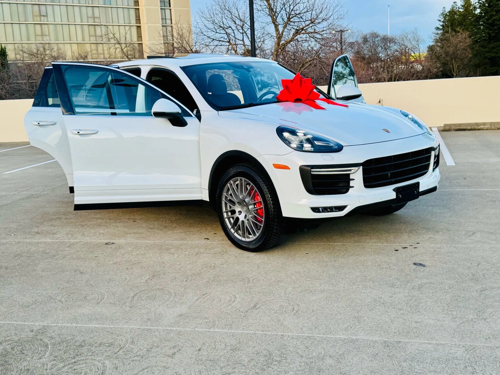 Used 2015 Porsche Cayenne Turbo image 42