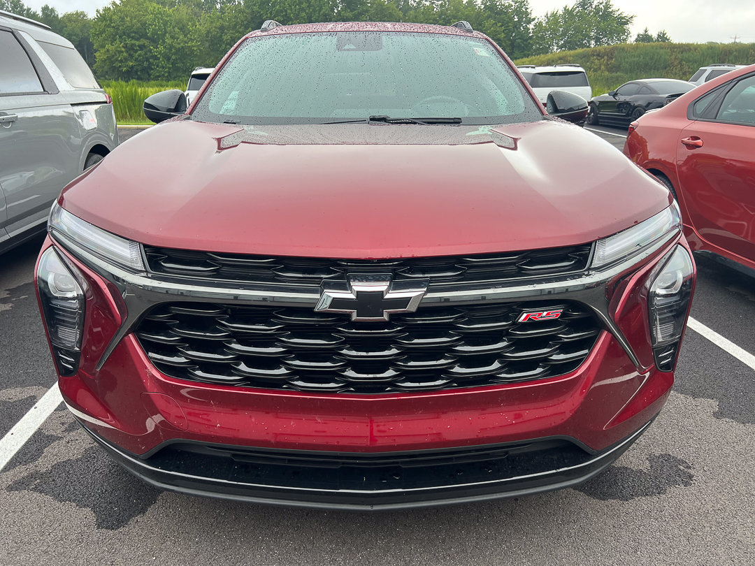Used 2025 Chevrolet Trax RS w/ Sunroof Package FWD image 8