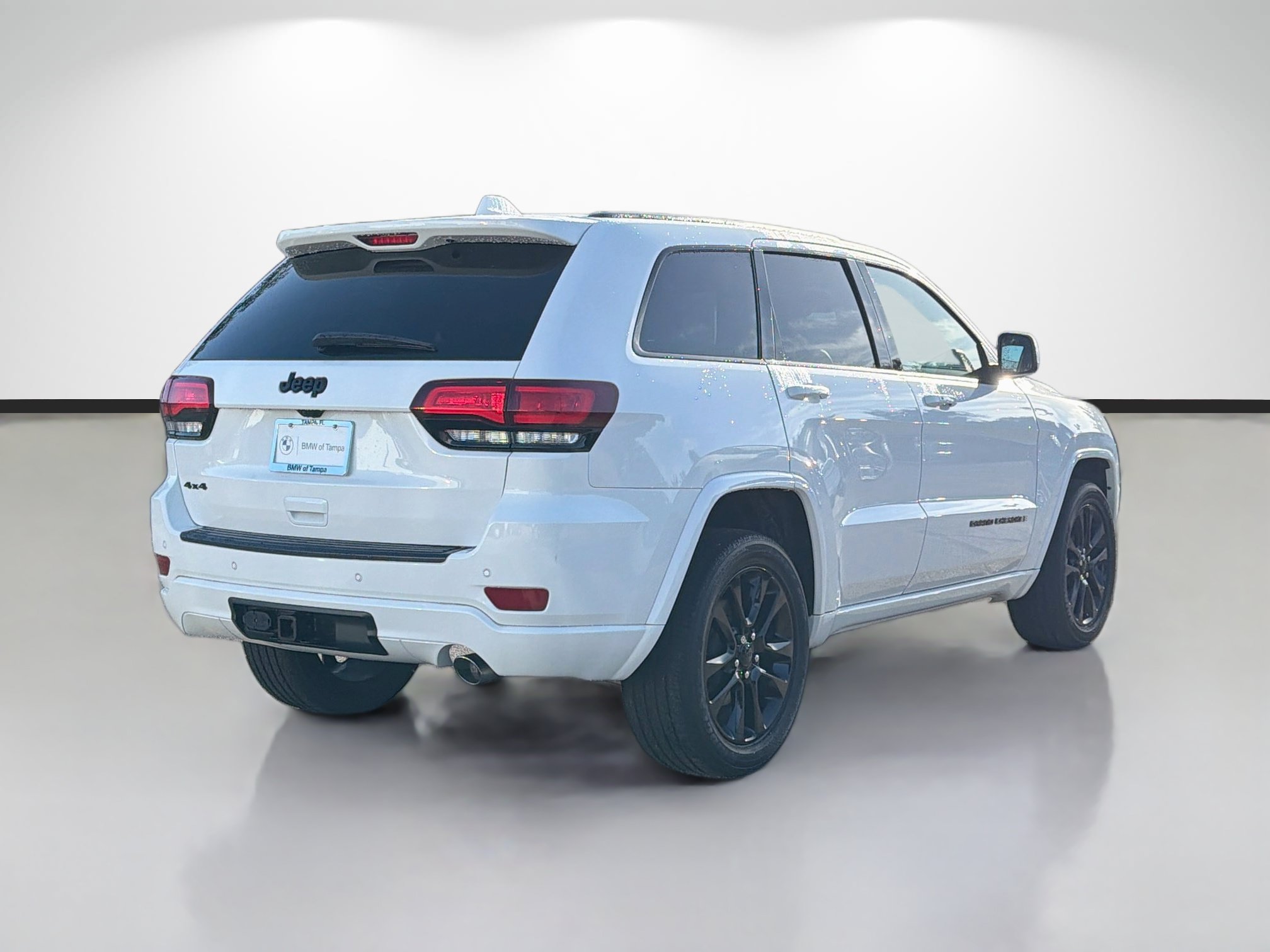 Used 2021 Jeep Grand Cherokee Laredo X AWD/4WD image 3