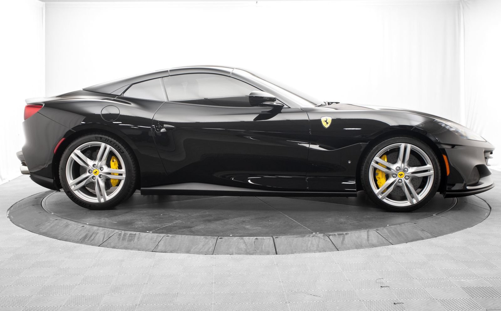 Used 2023 Ferrari Portofino M RWD image 16