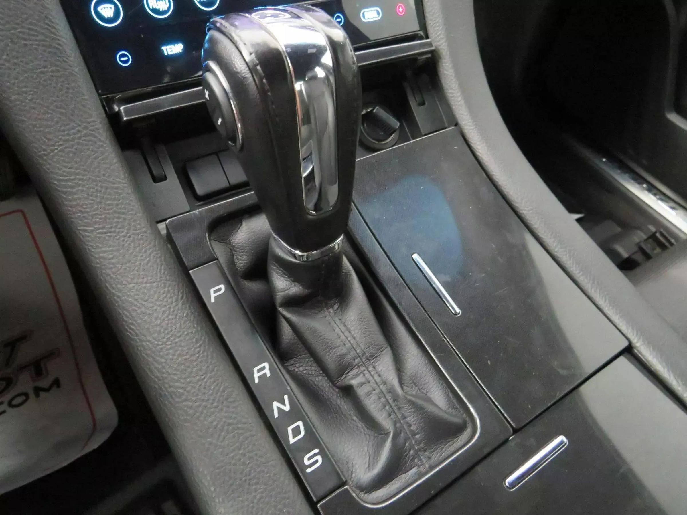 Used 2018 Ford Taurus Limited image 25