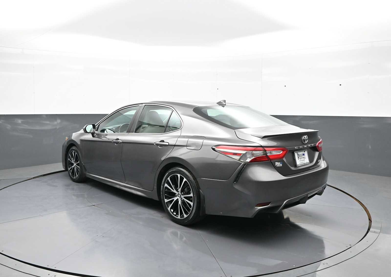 Used 2020 Toyota Camry SE w/ Convenience Package FWD image 7