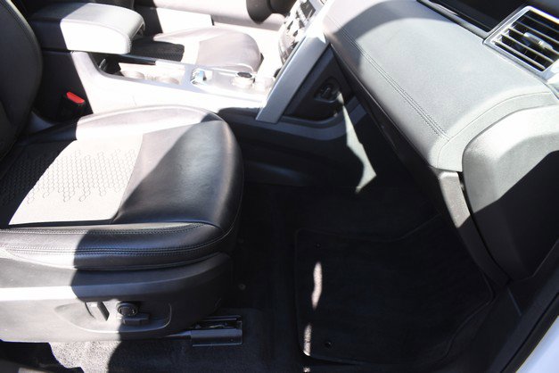 Used 2018 Land Rover Discovery Sport SE image 25