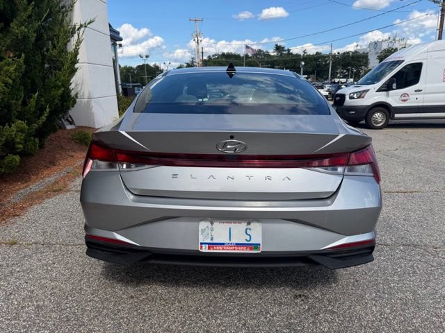 Used 2022 Hyundai Elantra SE FWD image 7