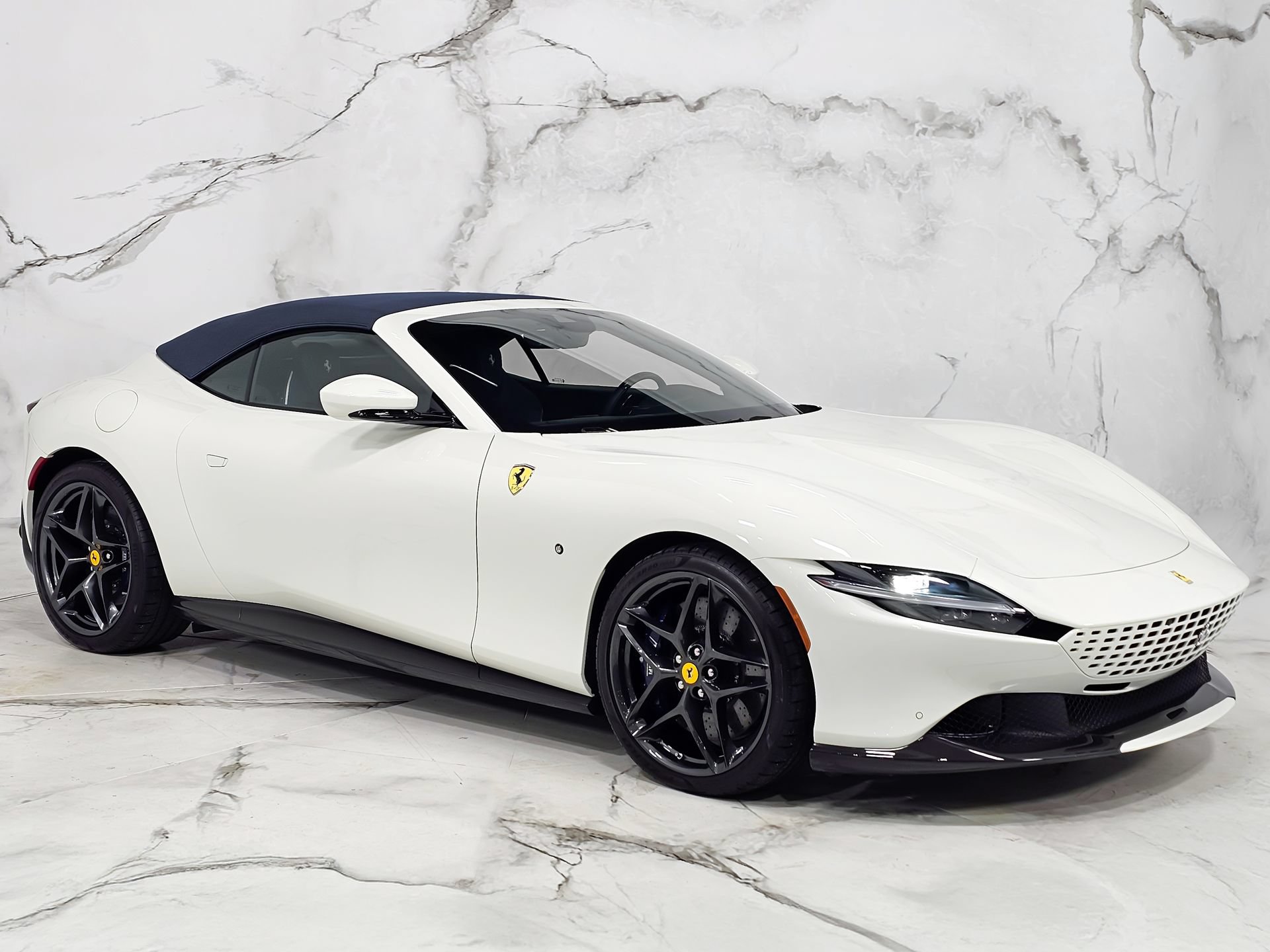 Used 2025 Ferrari Roma Spider RWD image 9