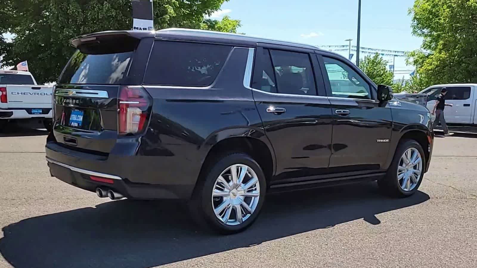 Used 2024 Chevrolet Tahoe High Country w/ Premium Package AWD/4WD image 8