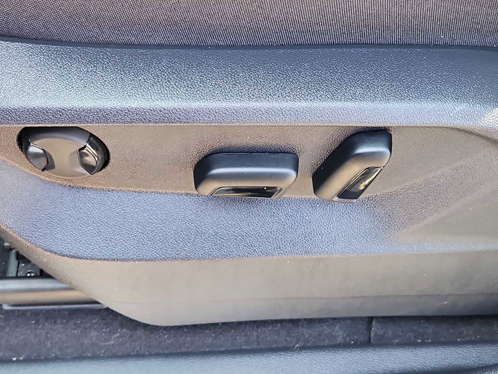 Used 2024 Volkswagen Atlas Peak Edition SE AWD/4WD image 16