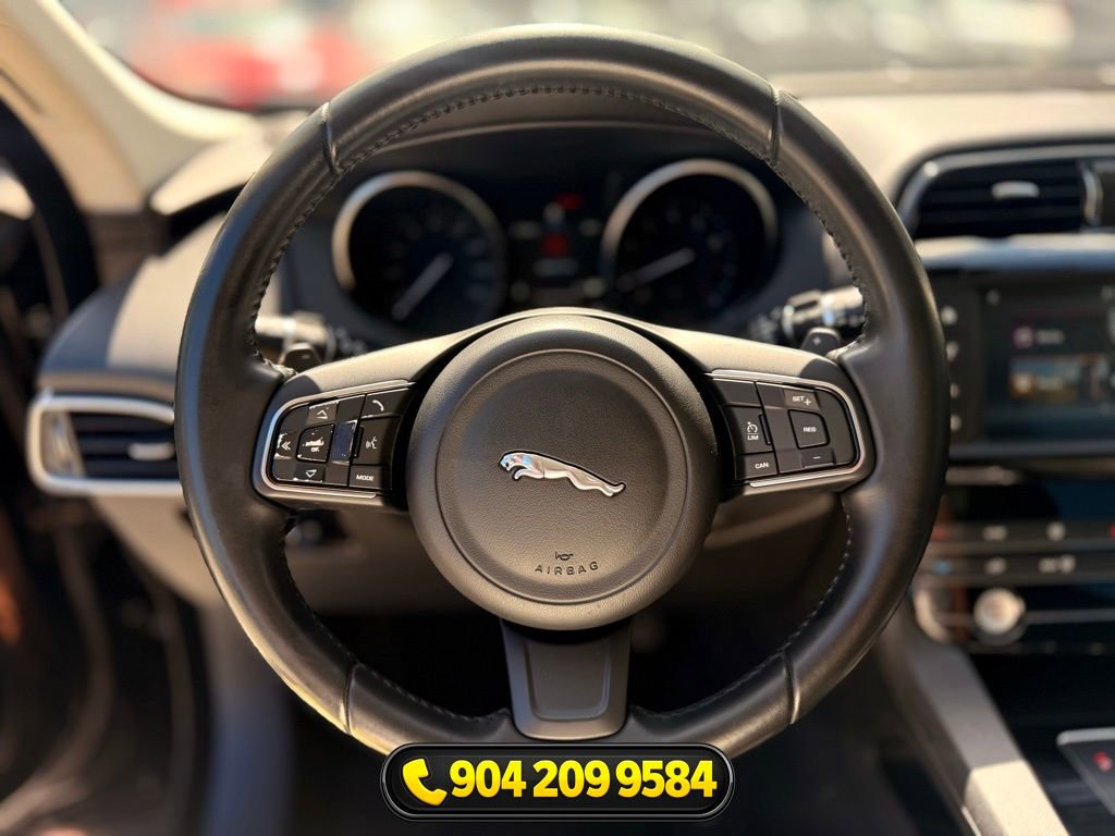 Used 2018 Jaguar F-PACE Premium image 18