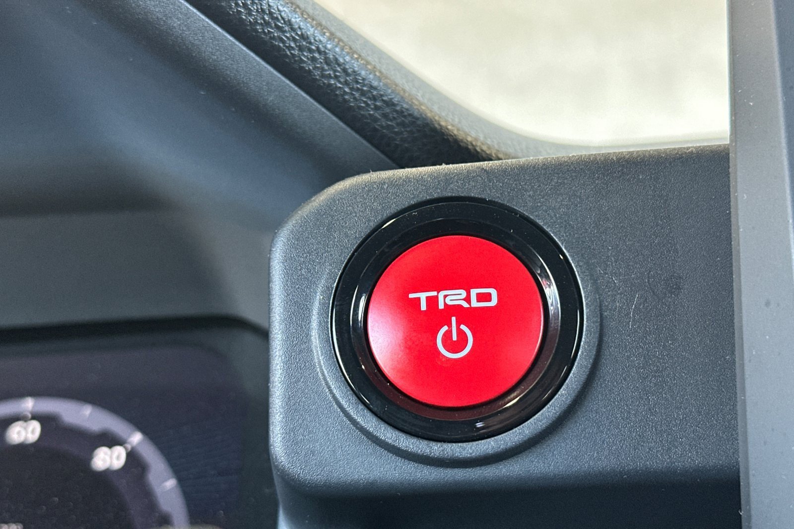 Certified 2025 Toyota Tacoma TRD Off-Road AWD/4WD image 20