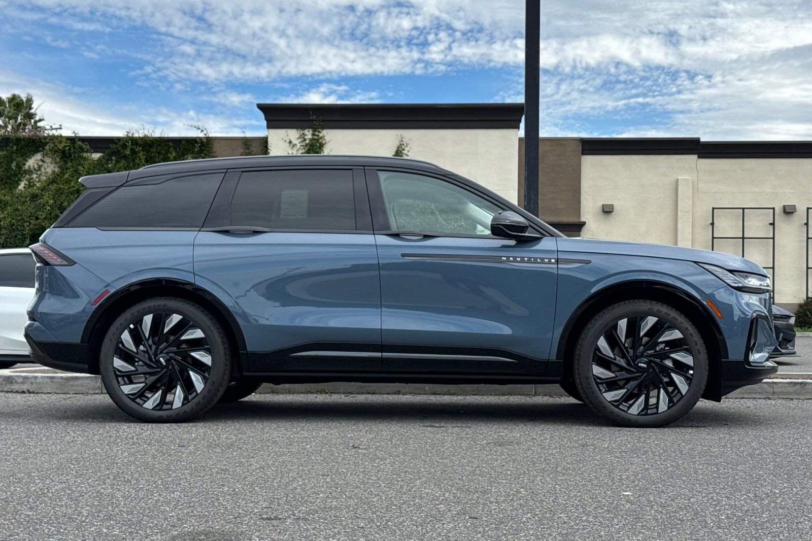 New 2026 Lincoln Nautilus Reserve image 4