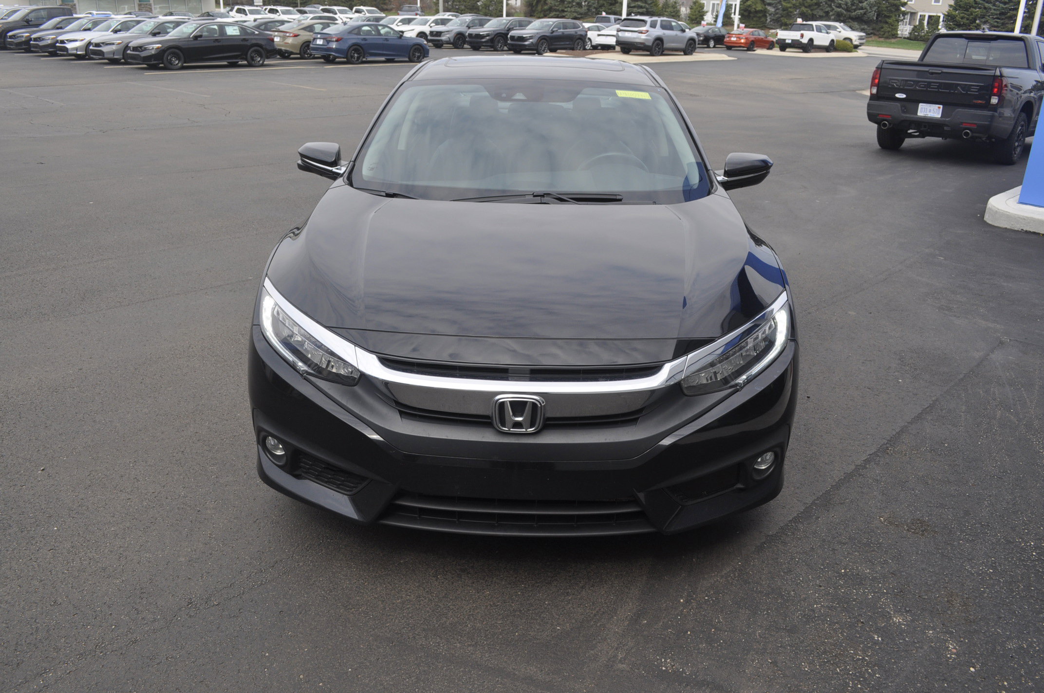 Used 2017 Honda Civic Touring image 2