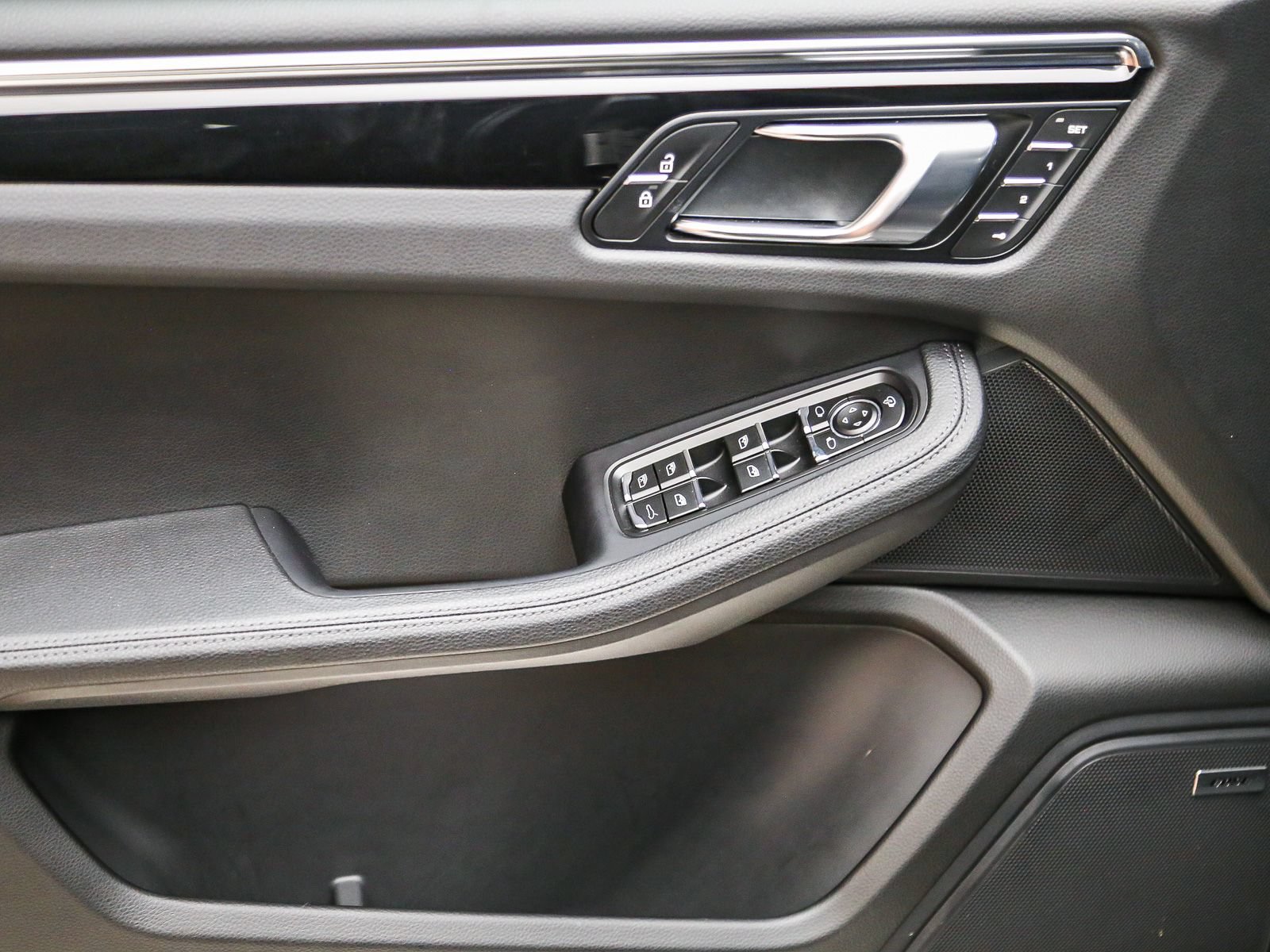 Certified 2026 Porsche Macan AWD/4WD image 27