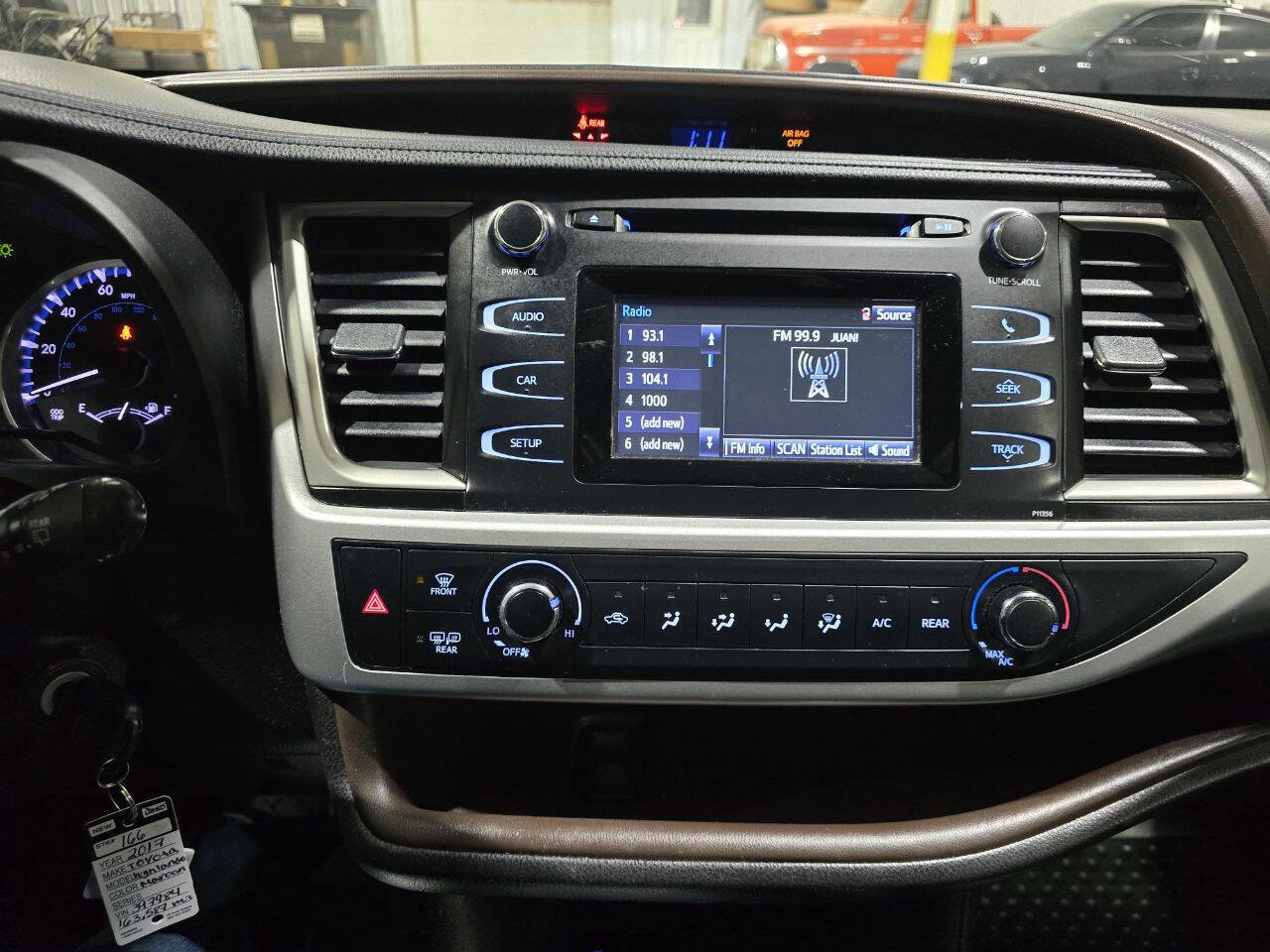 Used 2017 Toyota Highlander LE AWD/4WD image 36