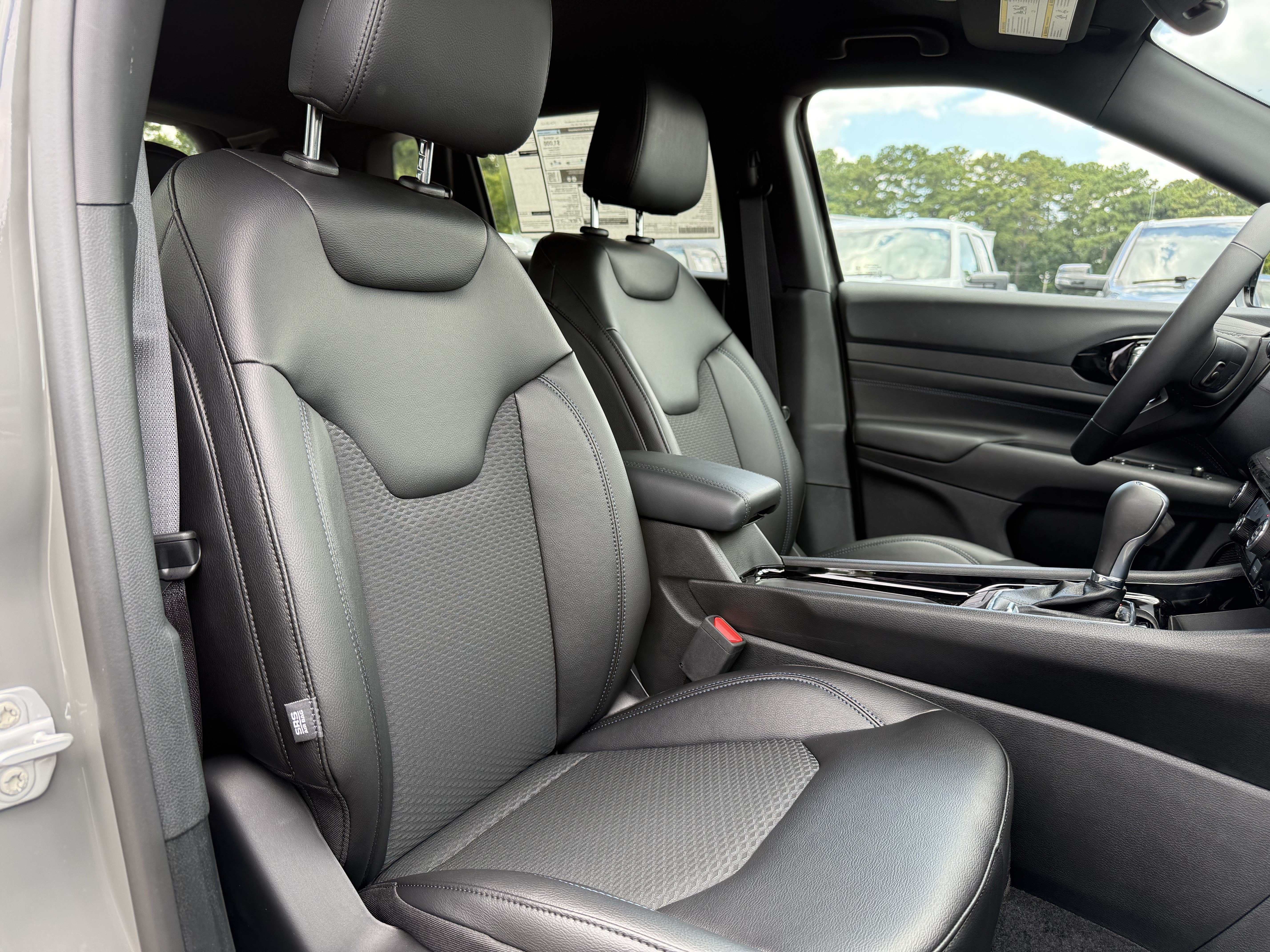 New 2026 Jeep Compass Latitude AWD/4WD image 32